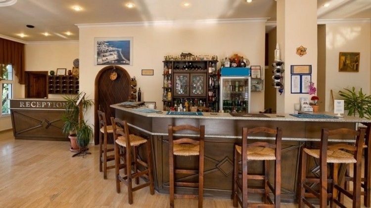 Restaurant & Bar