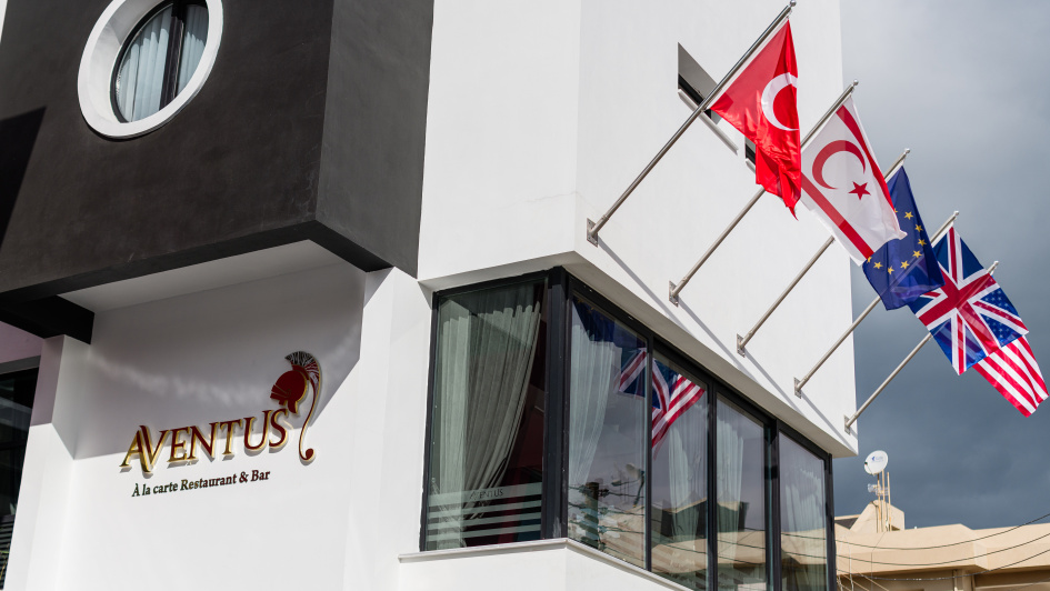 Restaurant & Bar