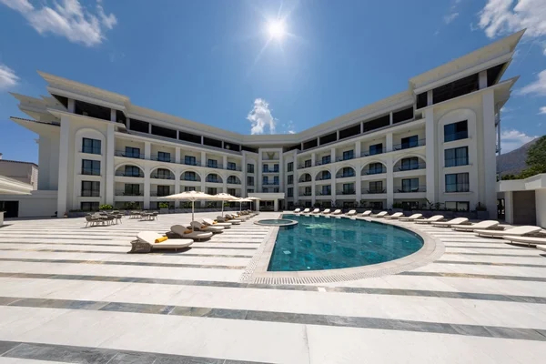 Beach & Pool