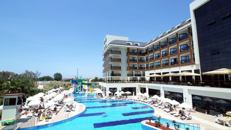 Glamour Resort & Spa